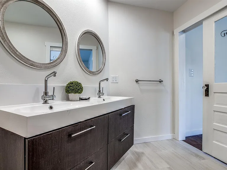 235 Live Oak St — Photo 16