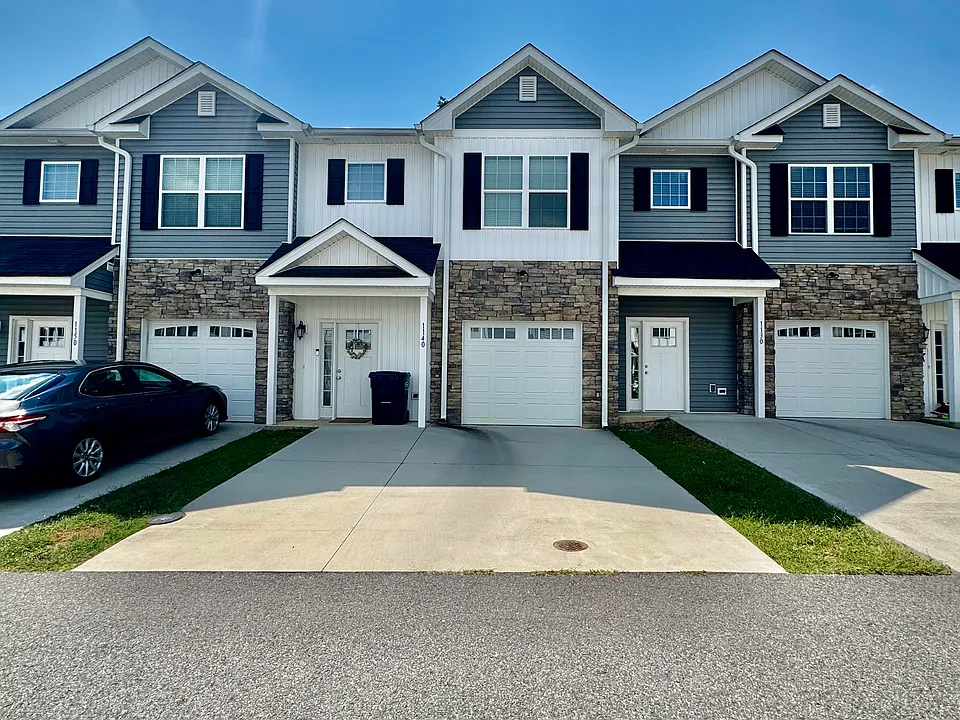1140 Maid Marian Ln NE