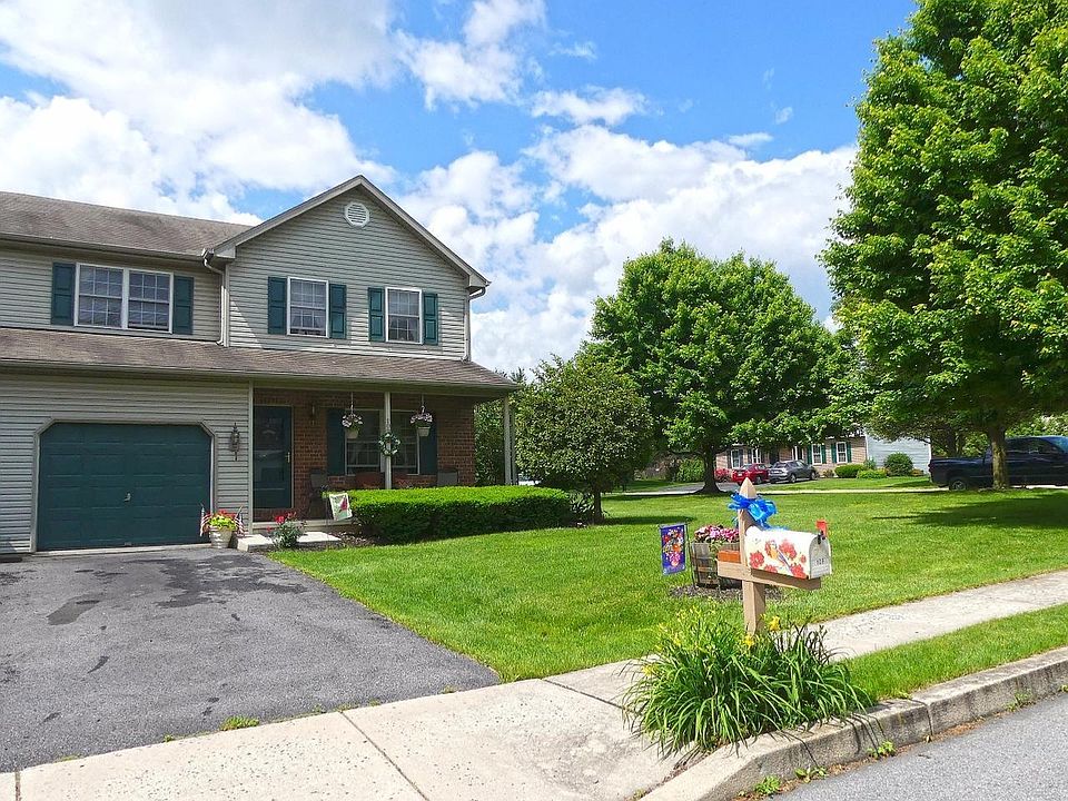 1st image of 109 Carriage Dr