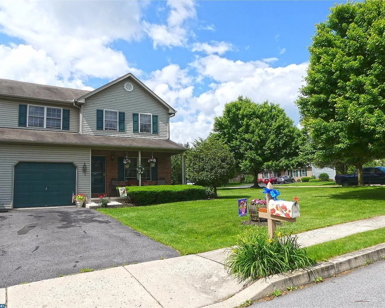 109 Carriage Dr photo 1