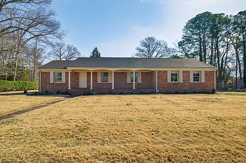 2305 Lakewood Ln Photo 1