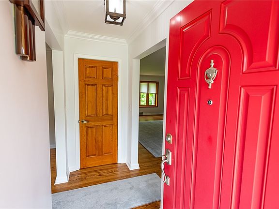 4th image of 112 White Oak Dr