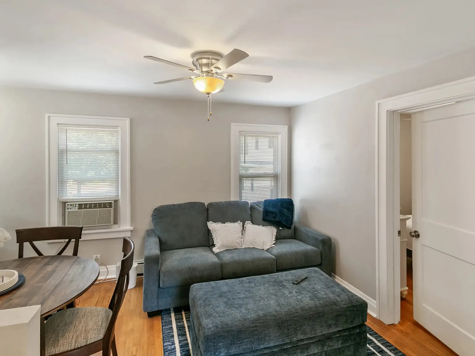 2 bed, 700 sqft, $3,000 — Photo 2
