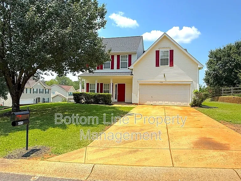 6926 Brandon Chase Ln — Photo 1