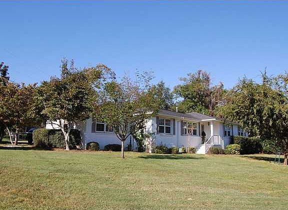 4th image of 2911 Magnolia Ave