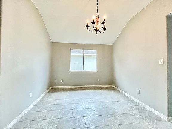 4th image of 10422 Iris Lake Ct