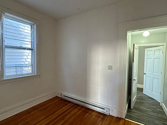 5th image of 28 Myrtle Ave Floor 1
