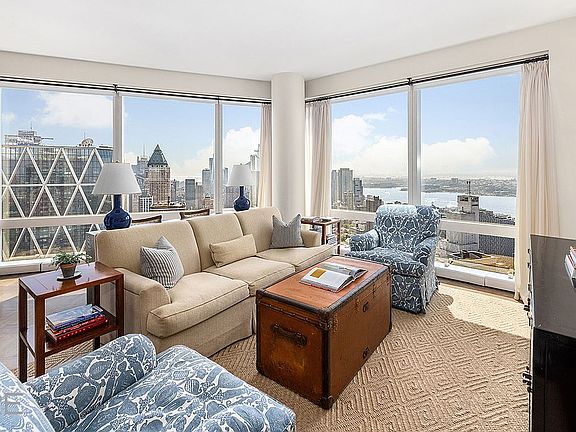 2nd image of 25 Columbus Cir #69E