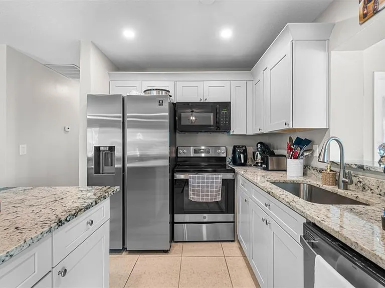 1906 Canterbury Ln #26 — Photo 8