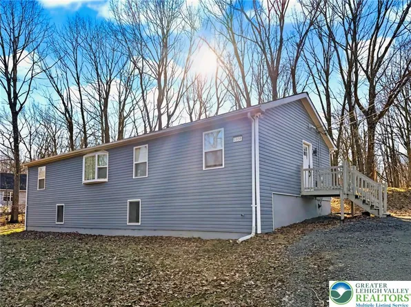 1038 Cricket Ln, Long Pond, PA 18334