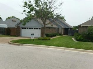 10305 Holly Grove Dr, Fort Worth, TX 76108