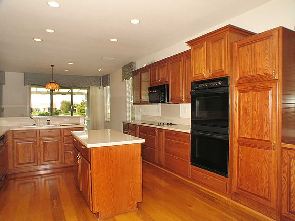 Ample Kitchen with eating nook