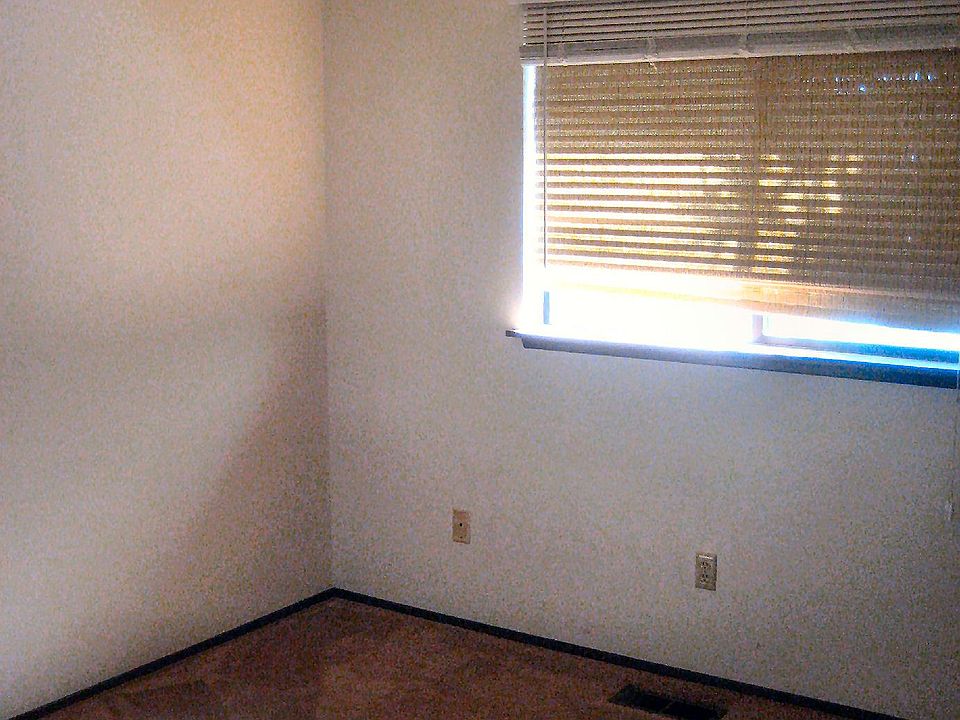 2nd image of 605 Leann Pl