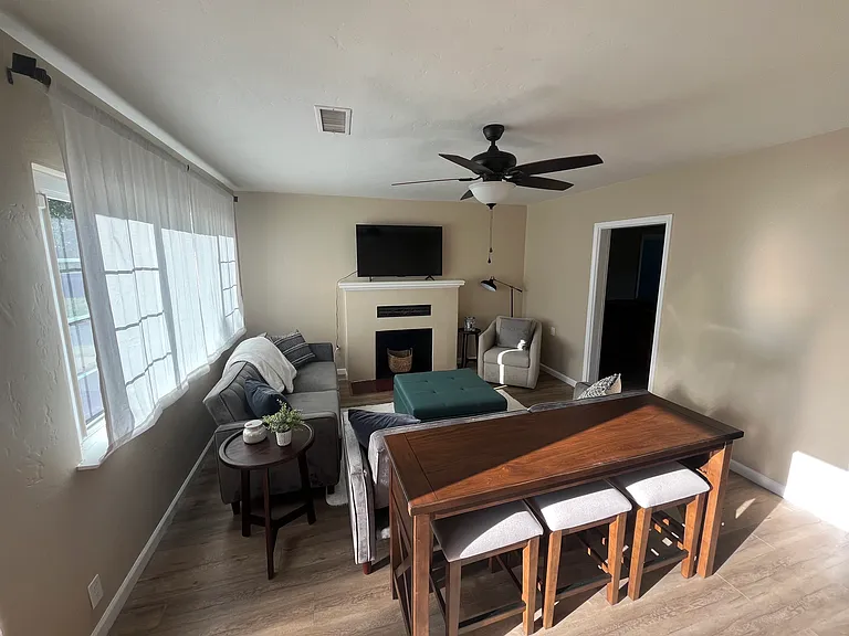 250 Oxford Ave — Photo 23