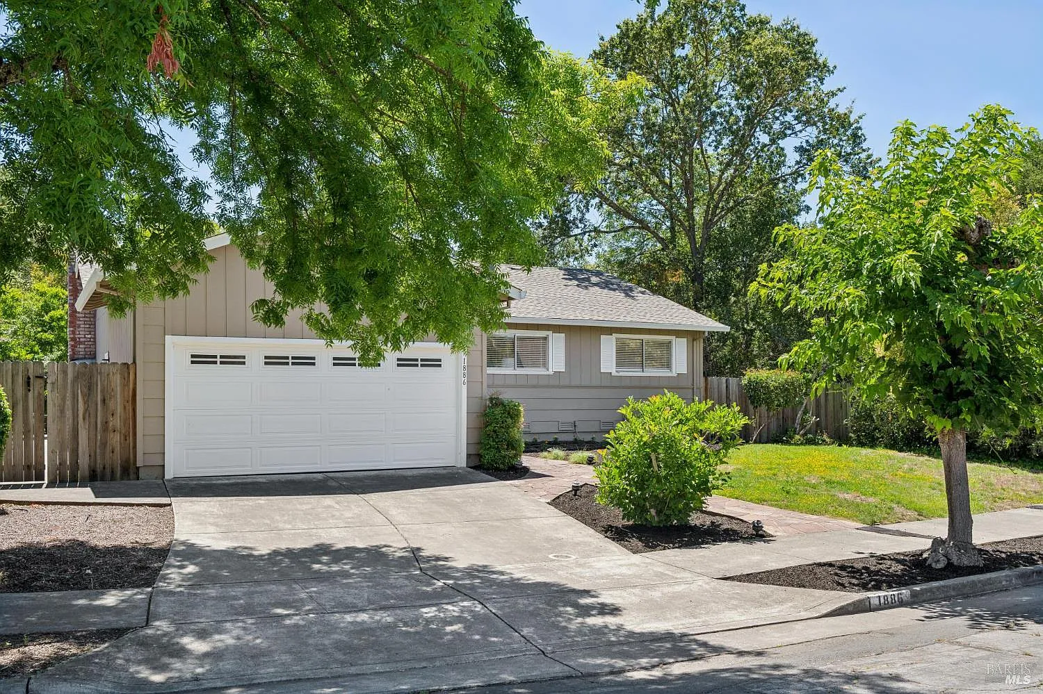 1886 Neotomas Avenue - Photo 4