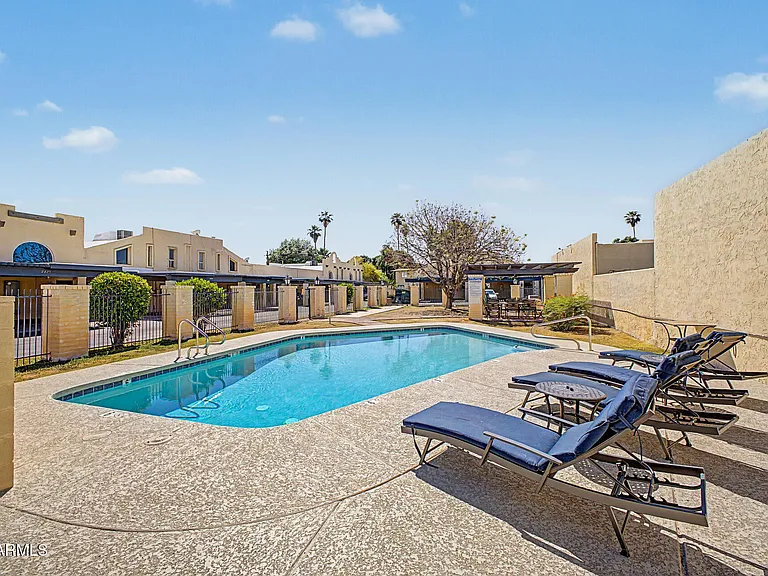 2225 E Catalina Dr — Photo 35