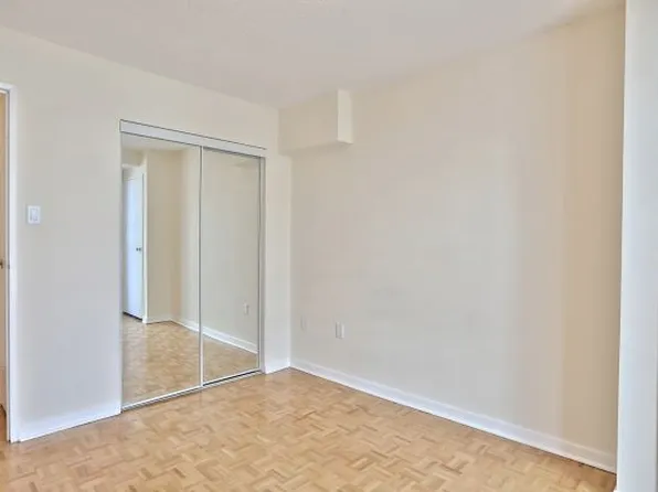 25 Wellesley St W, Toronto, ON M4Y 1G1