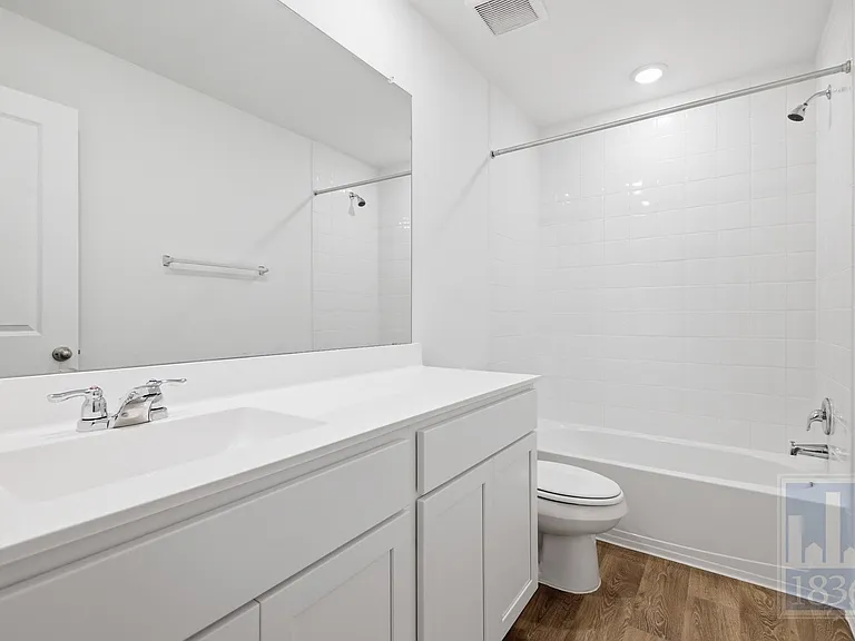 306 Constanza Trl — Photo 24