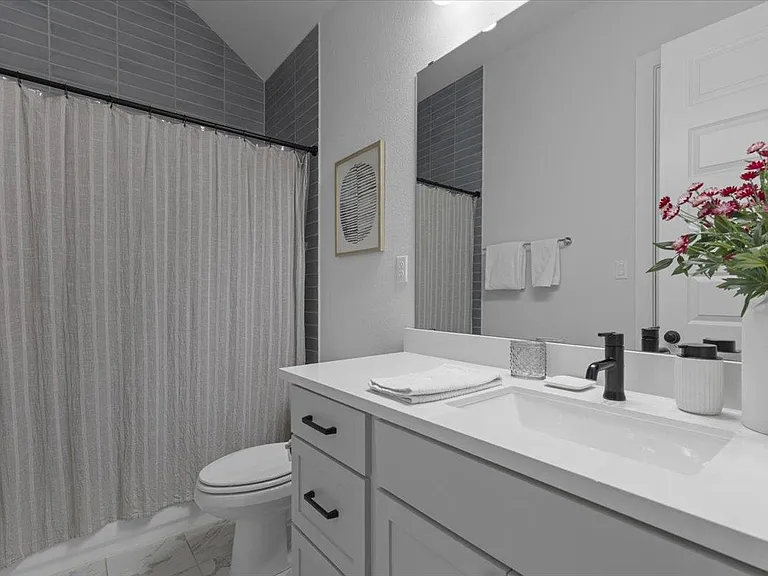 557 Jefferson Dr — Photo 30