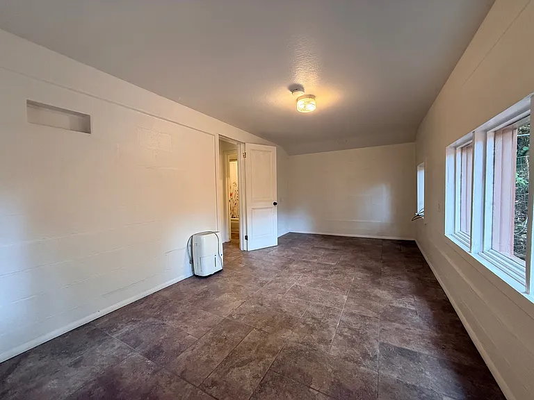 61 Juarez Ave — Photo 6