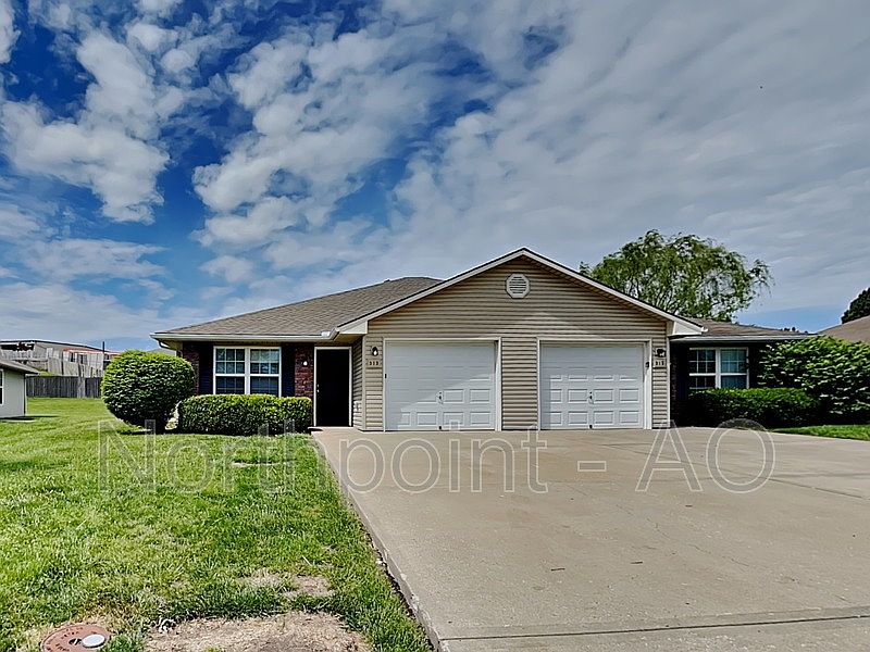 1st image of 313 NW Woodbury Dr