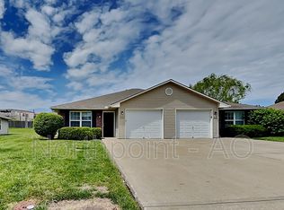 313 NW Woodbury Dr, Grain Valley, MO 64029