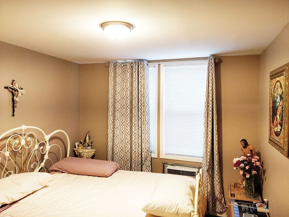 1st image of 2338 38th St APT 1R