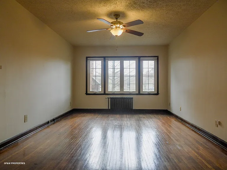 1514 E Long St — Photo 11