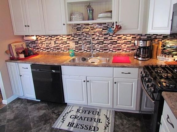 4th image of 2163 Hemlock Dr