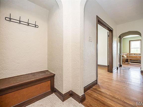 3rd image of 5837 Staely Ave
