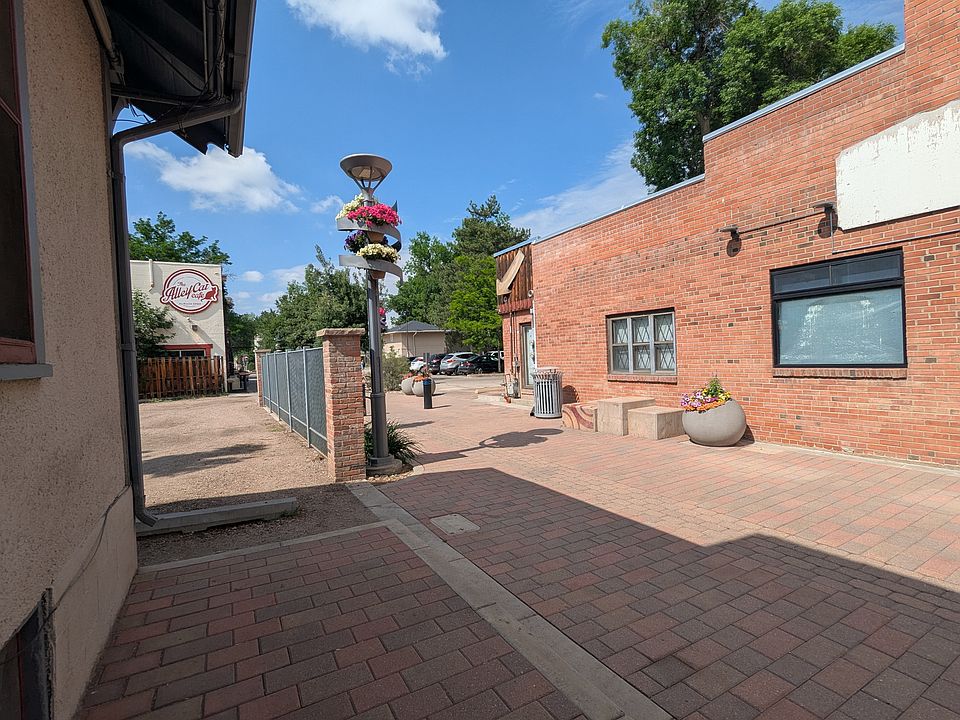 Alley Cat Cafe is one of many restaurants right next door.