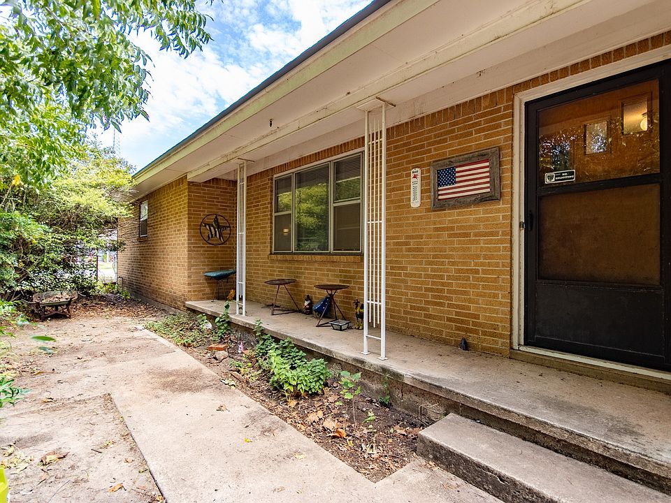 2nd image of 203 Bowie St