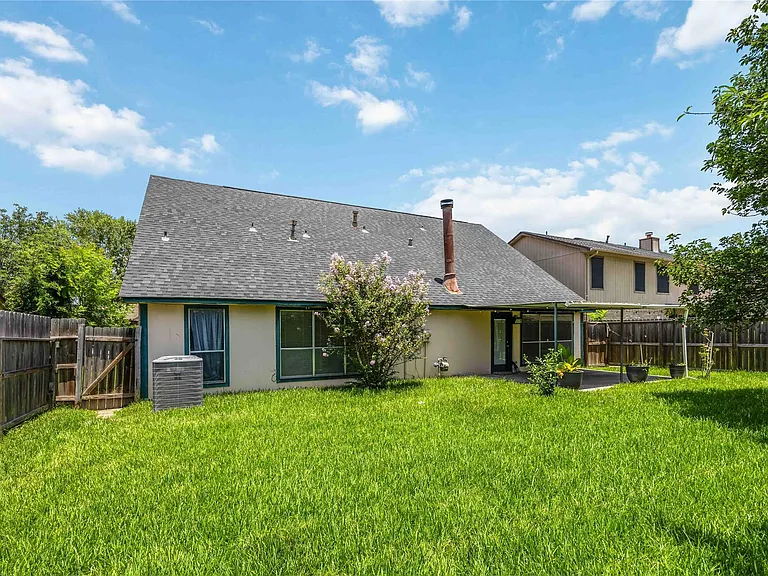 7330 Maple Walk Dr — Photo 29