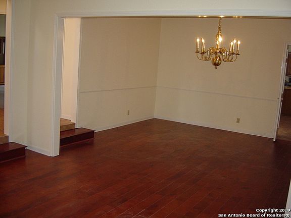 5th image of 128 Elizabeth Ann Ct