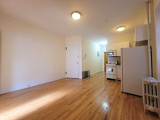 2nd image of 111 E 7th St #X