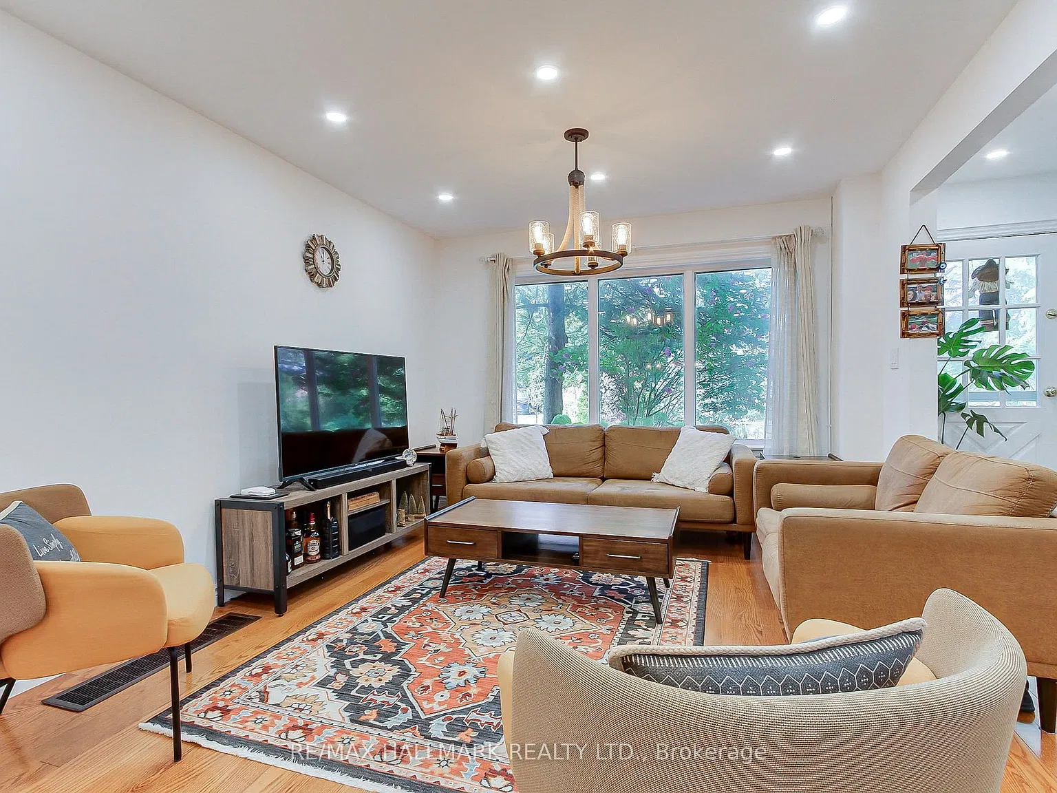 3 bed, $3,199 — Photo 1