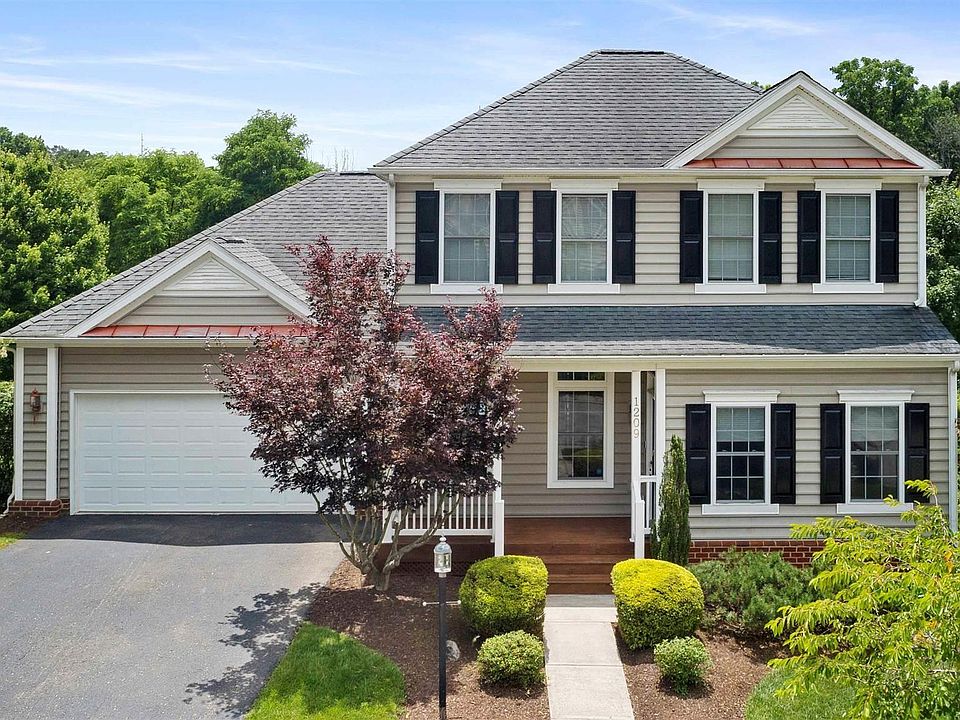 1st image of 1209 Brook Cir