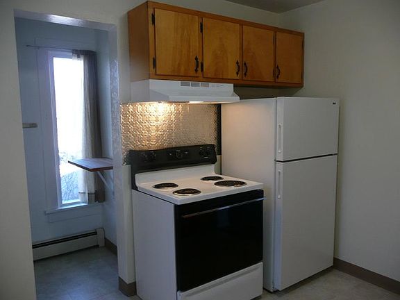 5th image of 168 N 9th St APT 4