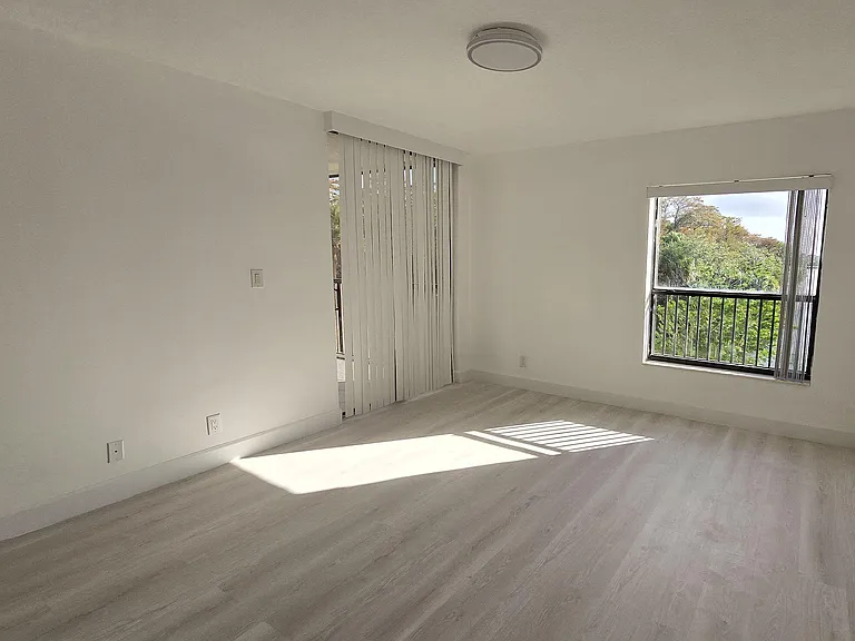 3000 NW 42nd Ave #B302 — Photo 5