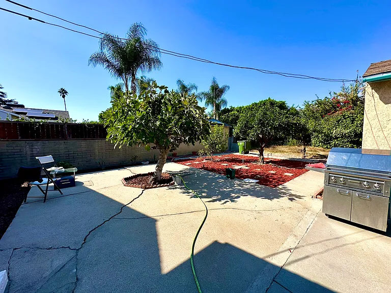 Tiara St — Photo 33