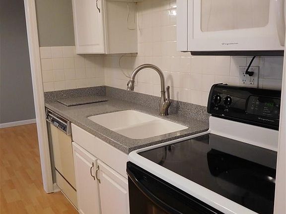 5th image of 4900 N Knoxville Ave APT 110A