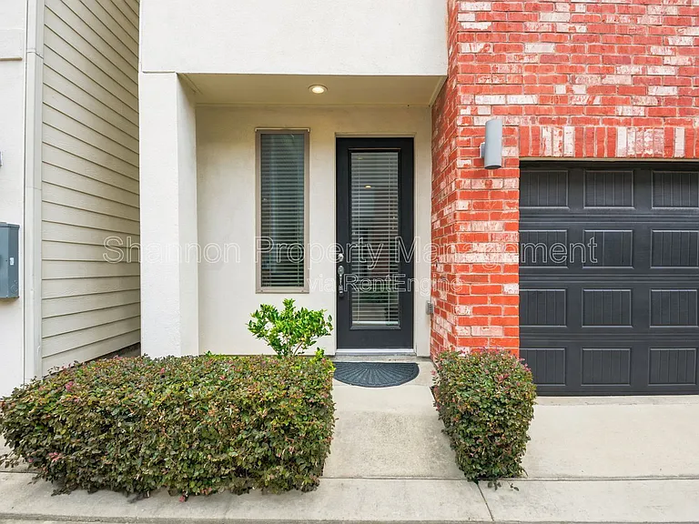2974 Alice St — Photo 2