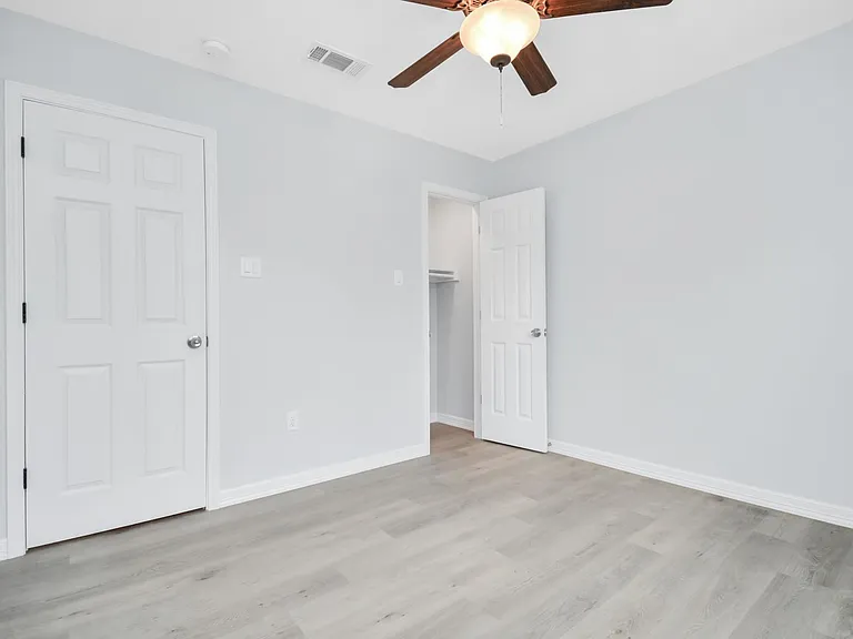 8595 Parkway Dr #B — Photo 23