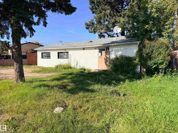 602 12th Ave, Cold Lake, AB T9M 1H5