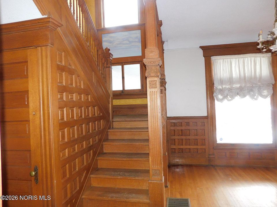 7th image of 2032 Robinwood Ave