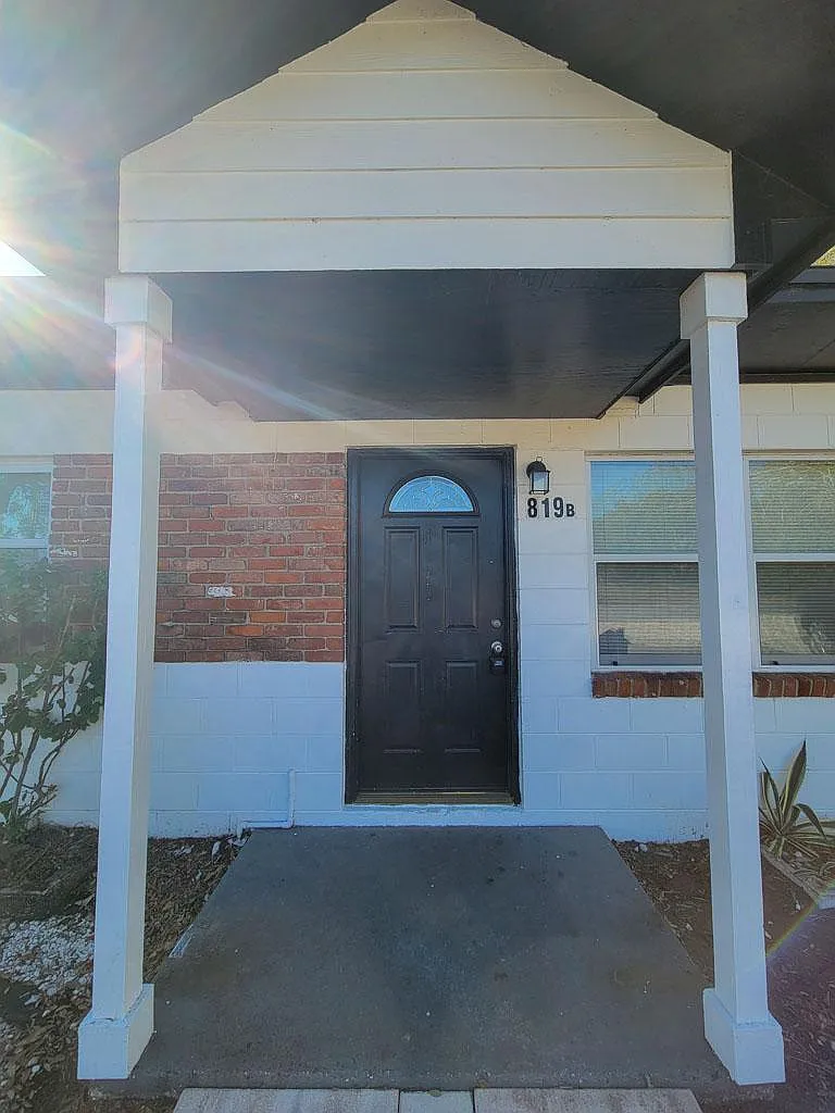 819 N Chester St - B — Photo 4