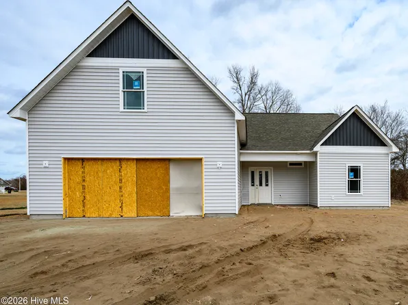 303 Ramonas Lake Court, New Bern, NC 28560