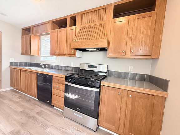 5th image of 4000 E 134th St #330-N