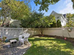 38 Bonn Pl, Weehawken, NJ 07086