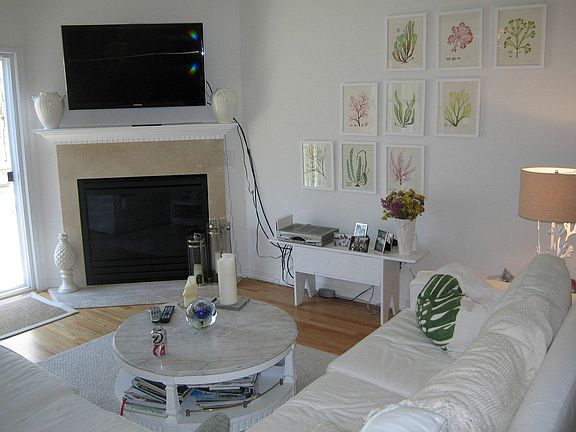 3rd image of 32 Gardiner Dr